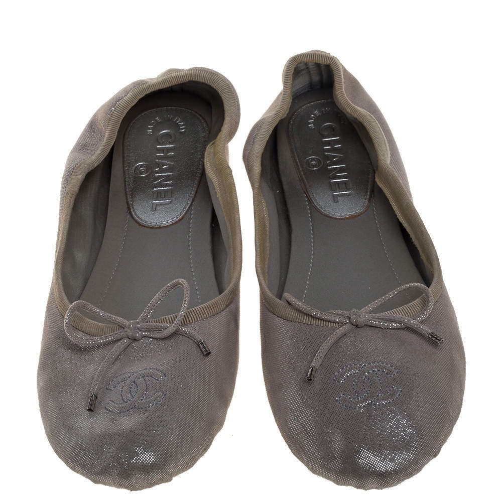 Chanel Silver Glitter Suede CC Ballet
Flats Size 41